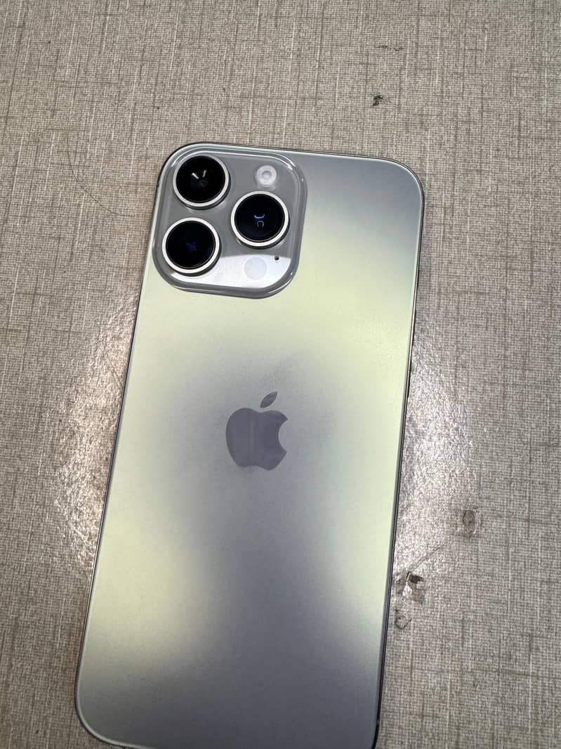 Apple iPhone 16 Pro Max 1