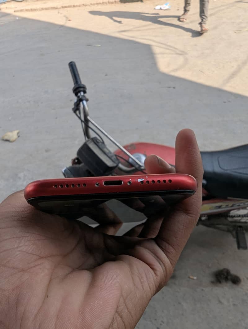 Apple iPhone 11 4