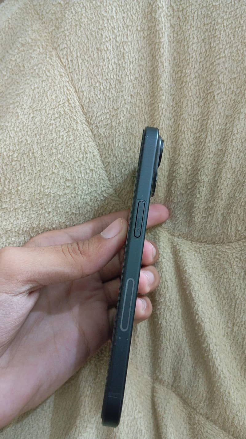 Apple iPhone 15 3