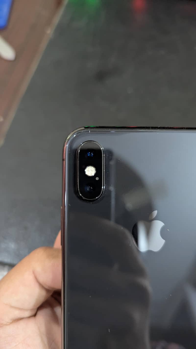 Apple iPhone XS 4
