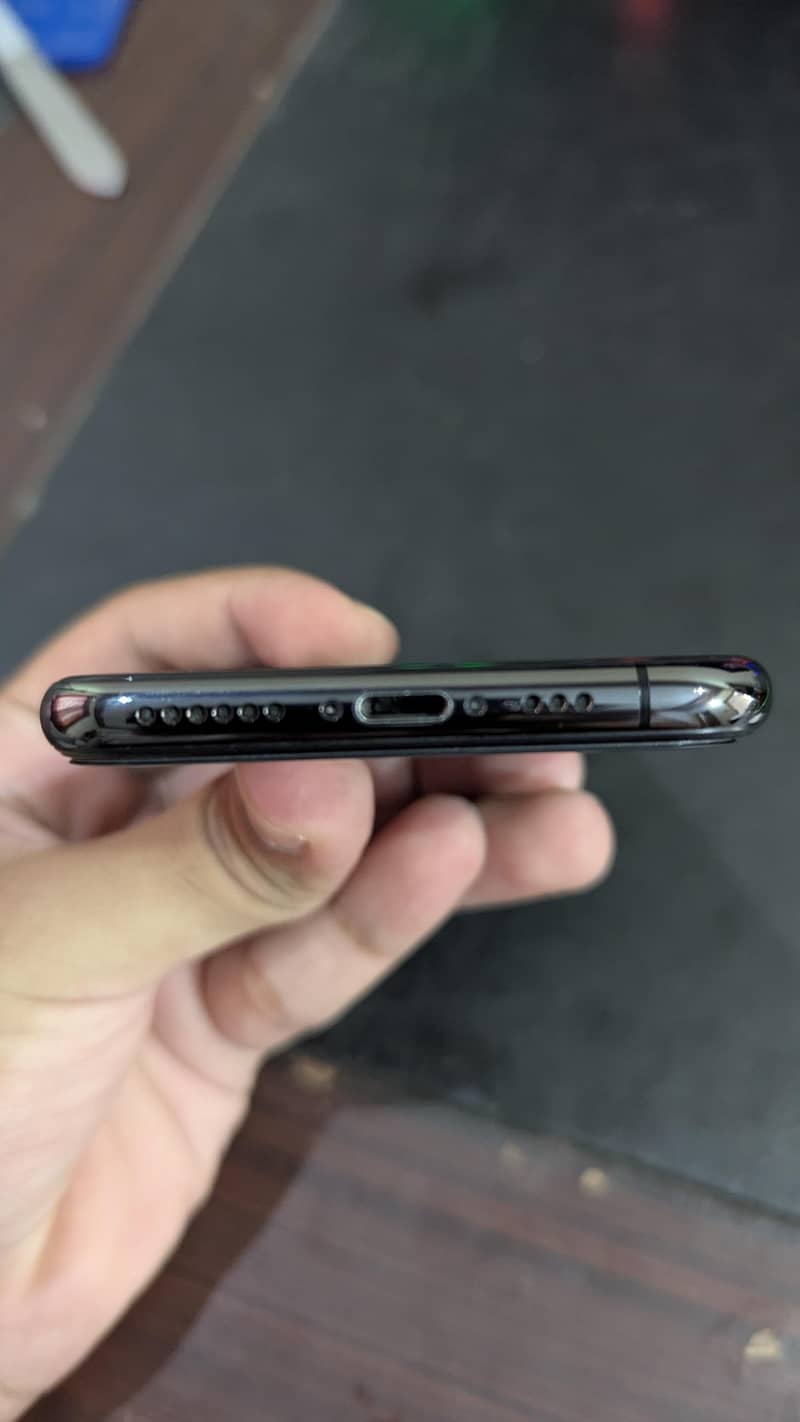 Apple iPhone XS 5