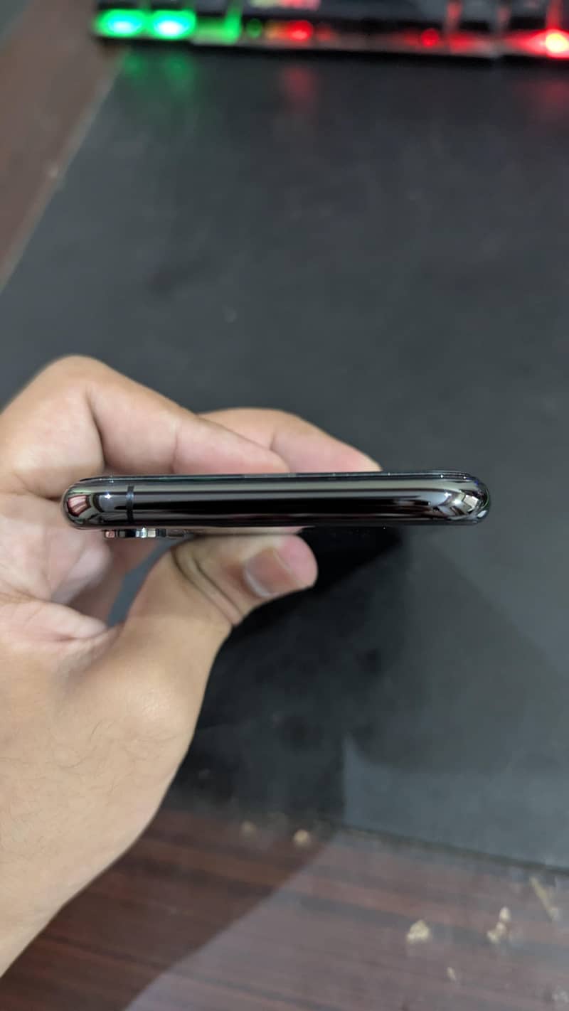 Apple iPhone XS 7