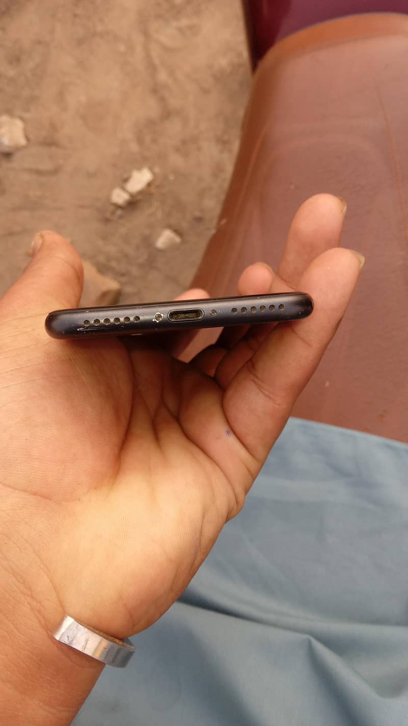 Apple iPhone 7 3