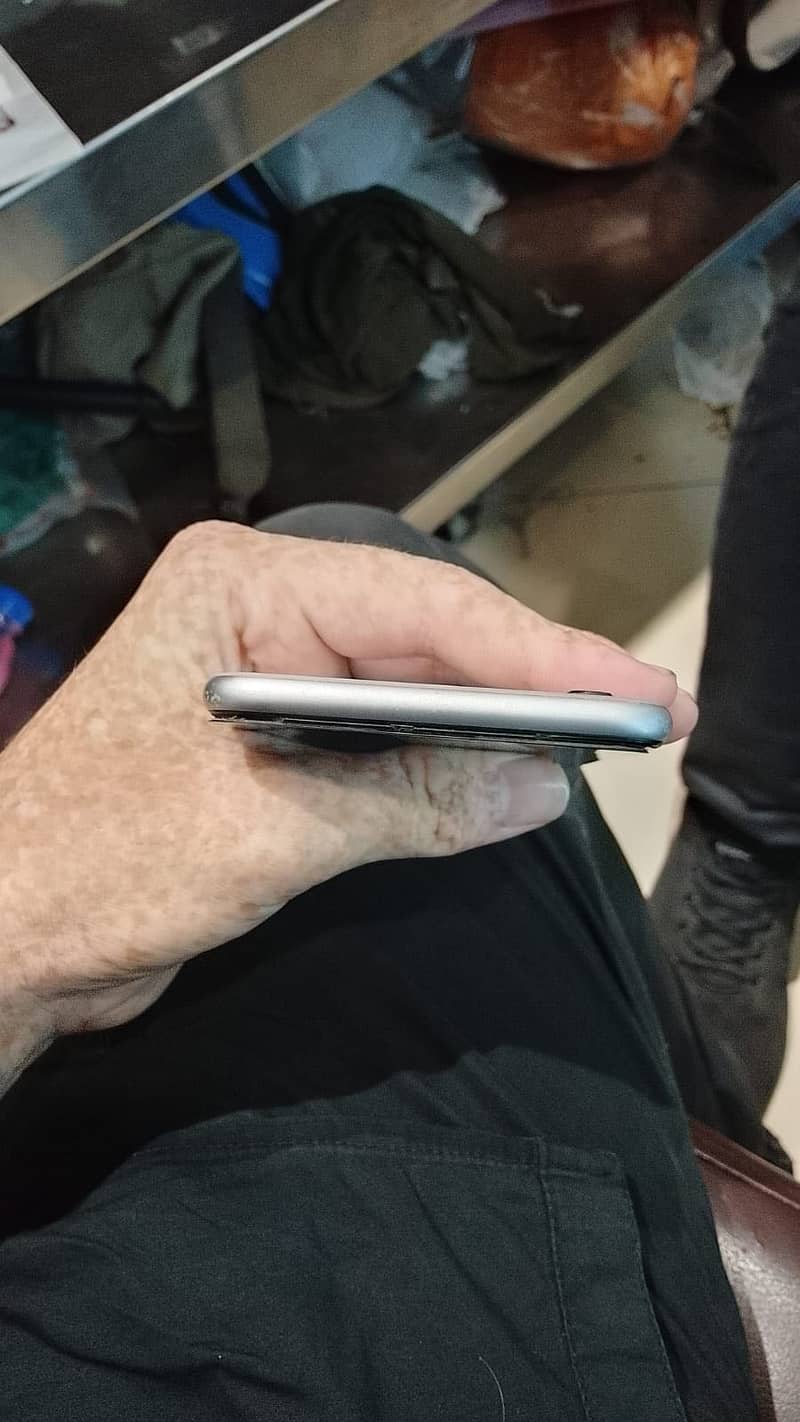Apple iPhone 6S Plus 4