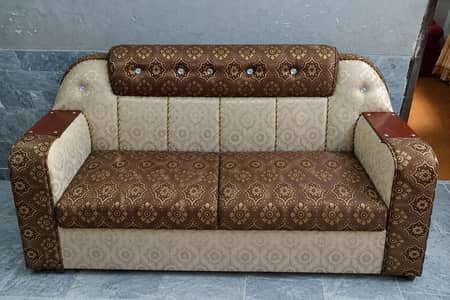 Beautiful 3-Seater Sofa for Sale, Good condition.
