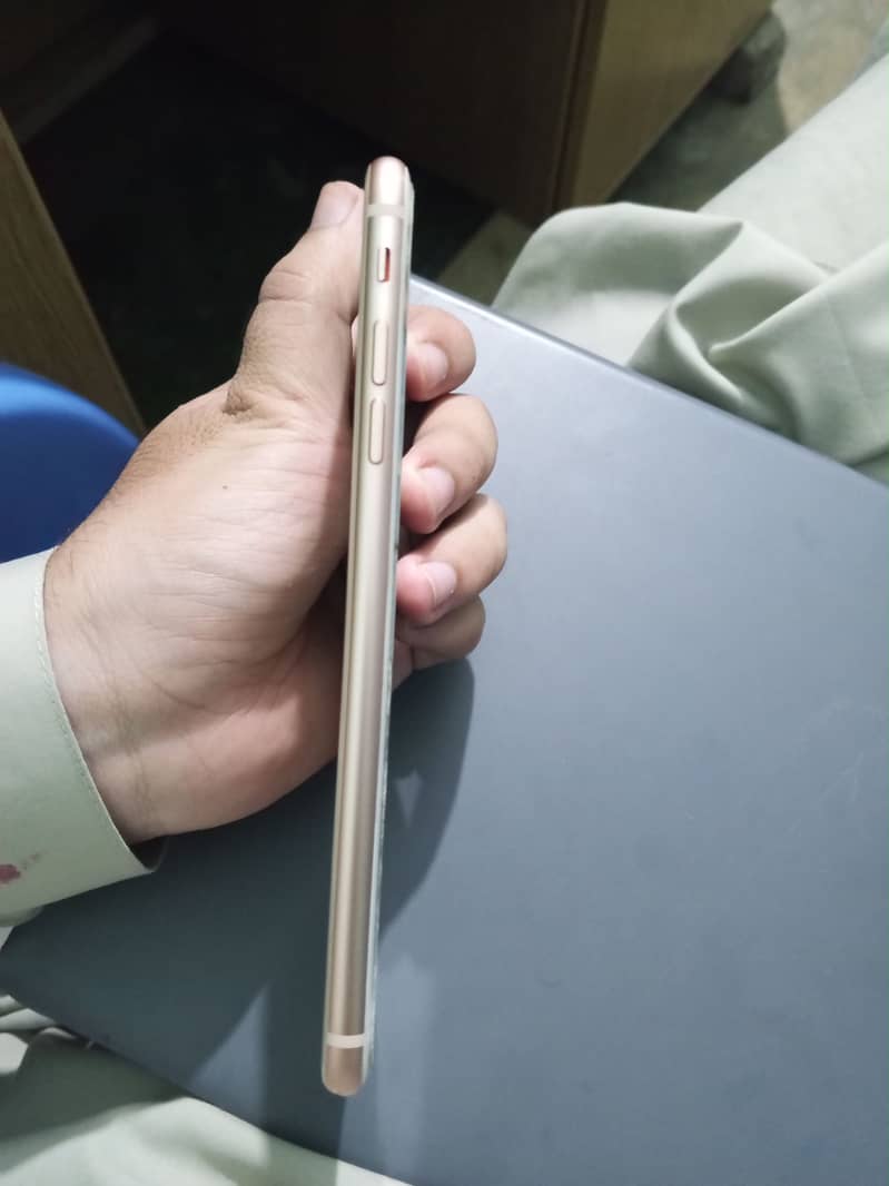 Apple iPhone 8 Plus 5