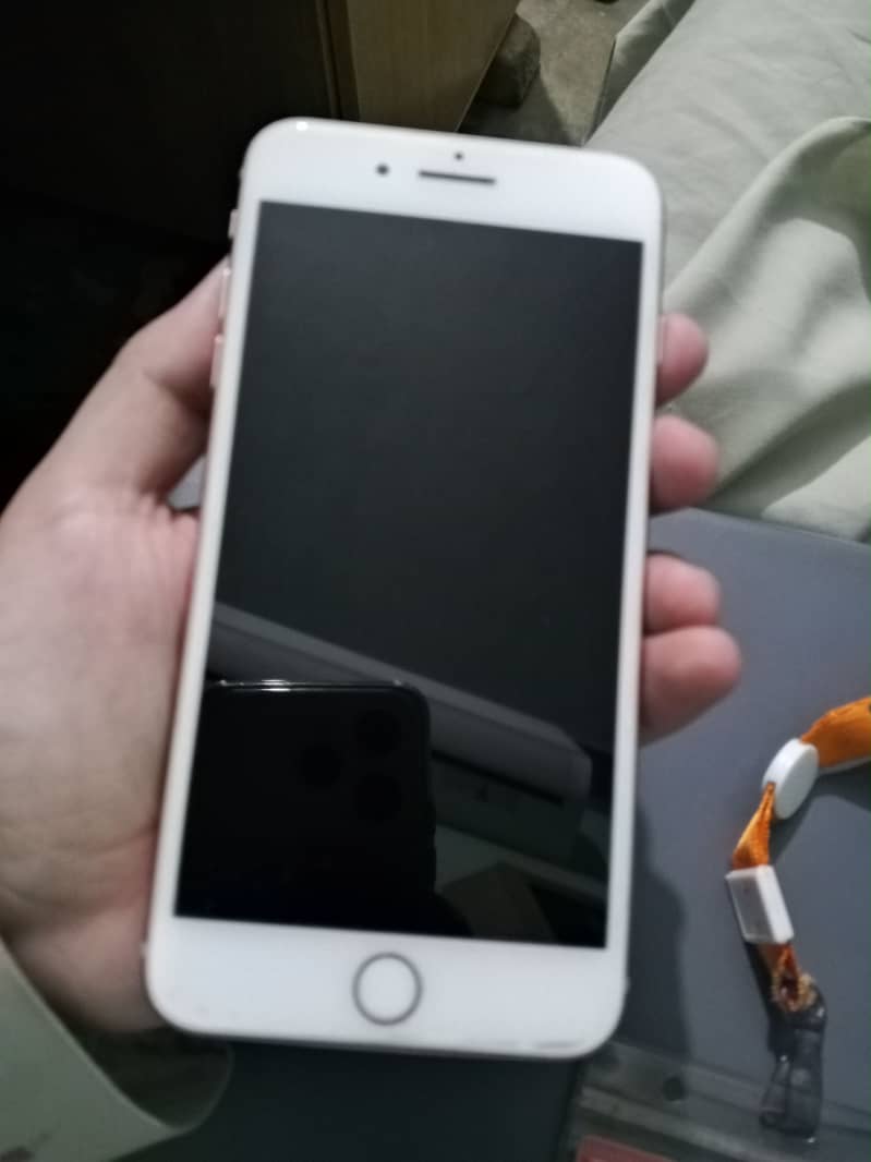 Apple iPhone 8 Plus 6