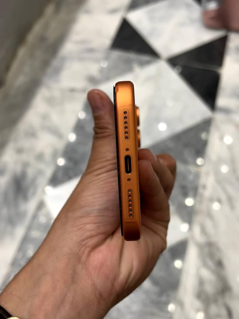 Apple iPhone 17 Pro Max 4