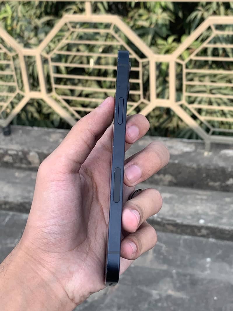 Apple iPhone 12 2