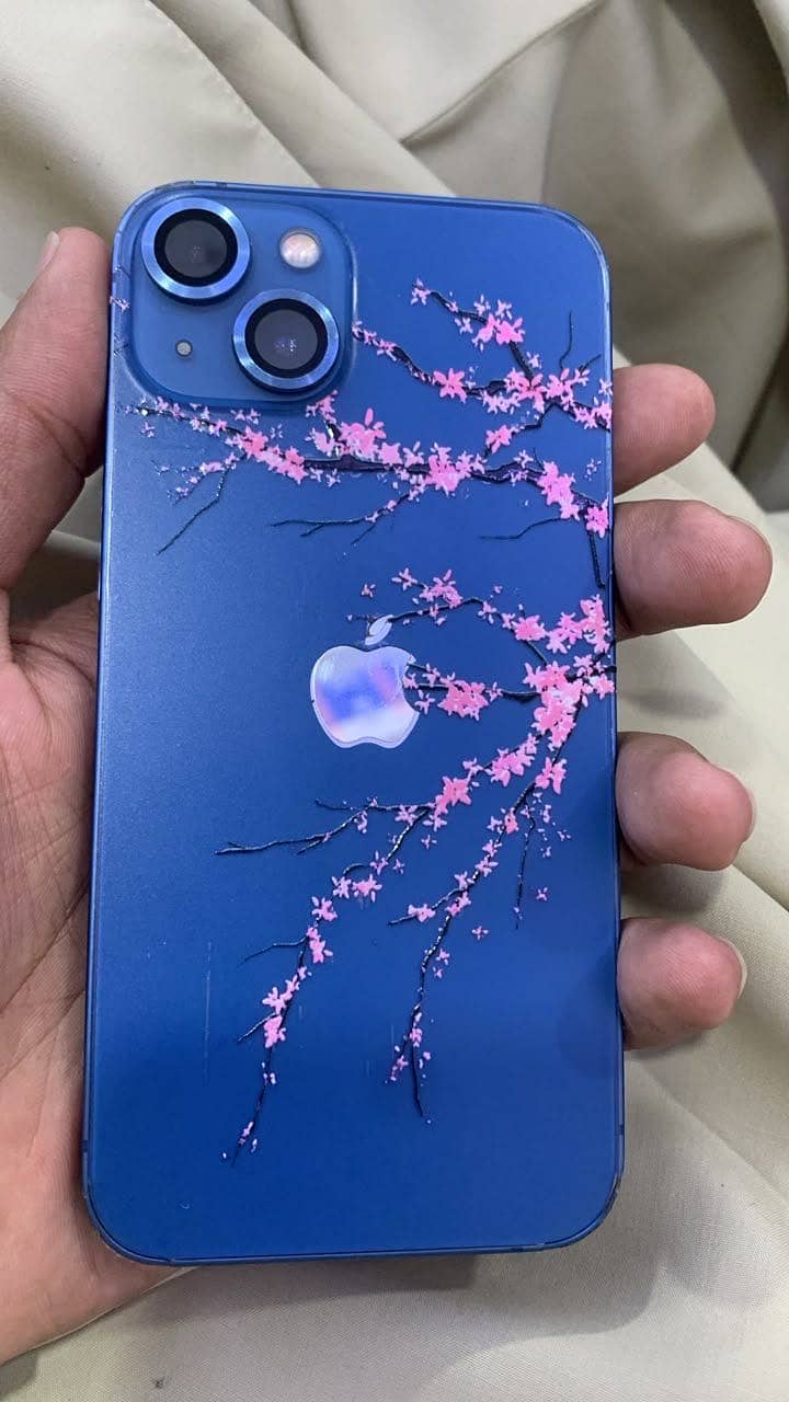 Apple iPhone 13 4