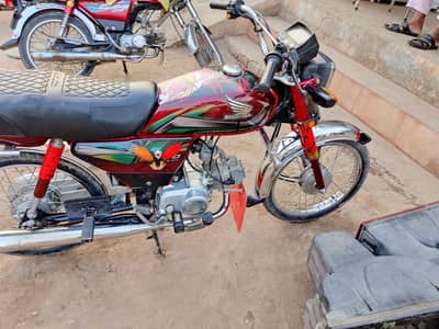 bohat achi bike h no folat koi Kam ni hony Wala