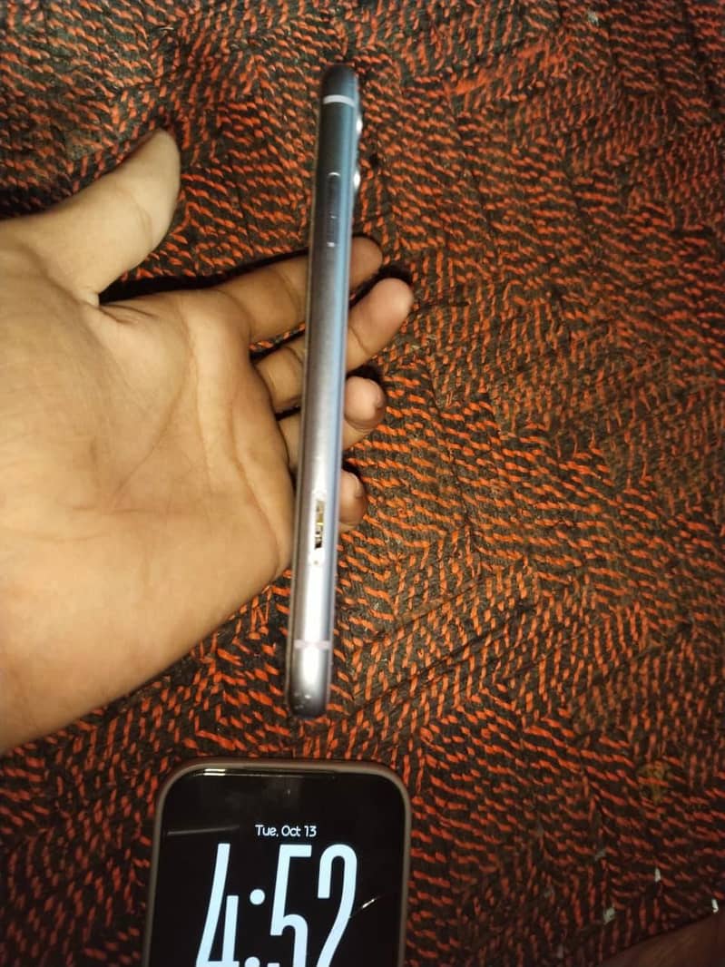 Apple iPhone 11 4