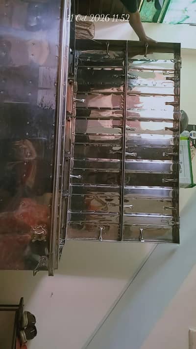steel trunk / peti with stand