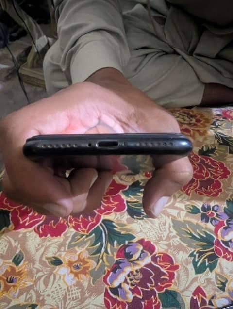 Apple iPhone 7 3