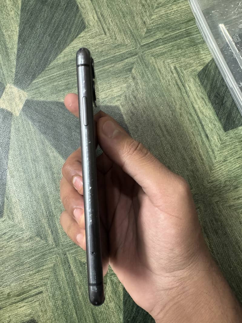 Apple iPhone 11 3