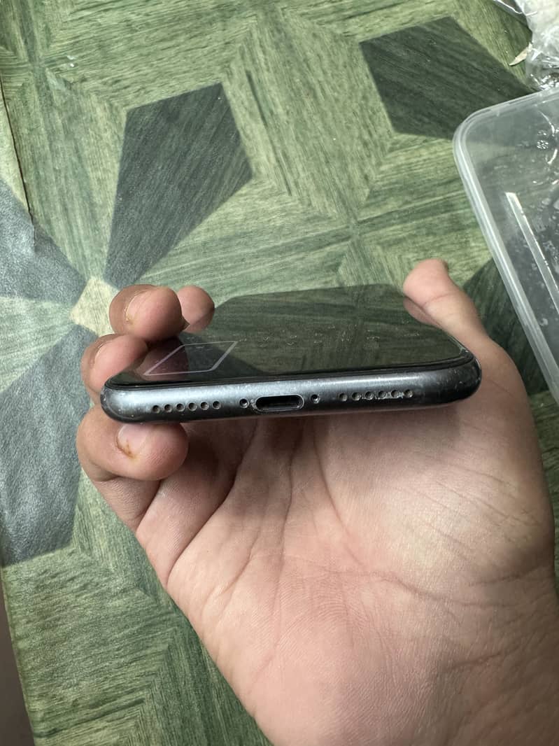 Apple iPhone 11 6
