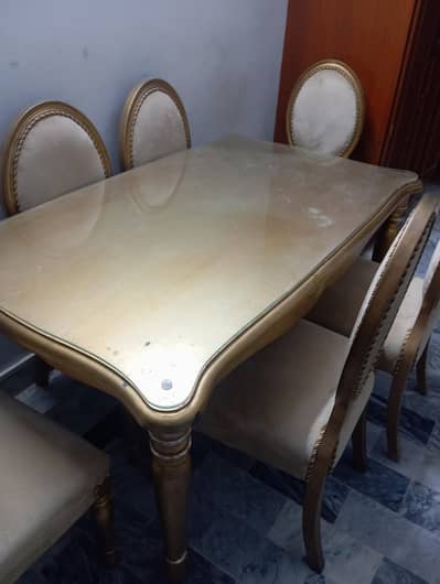 dinnig table
