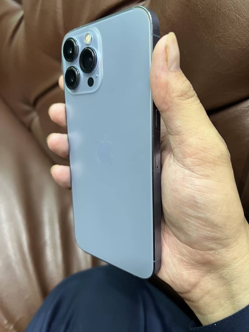 Apple iPhone 13 Pro Max 2