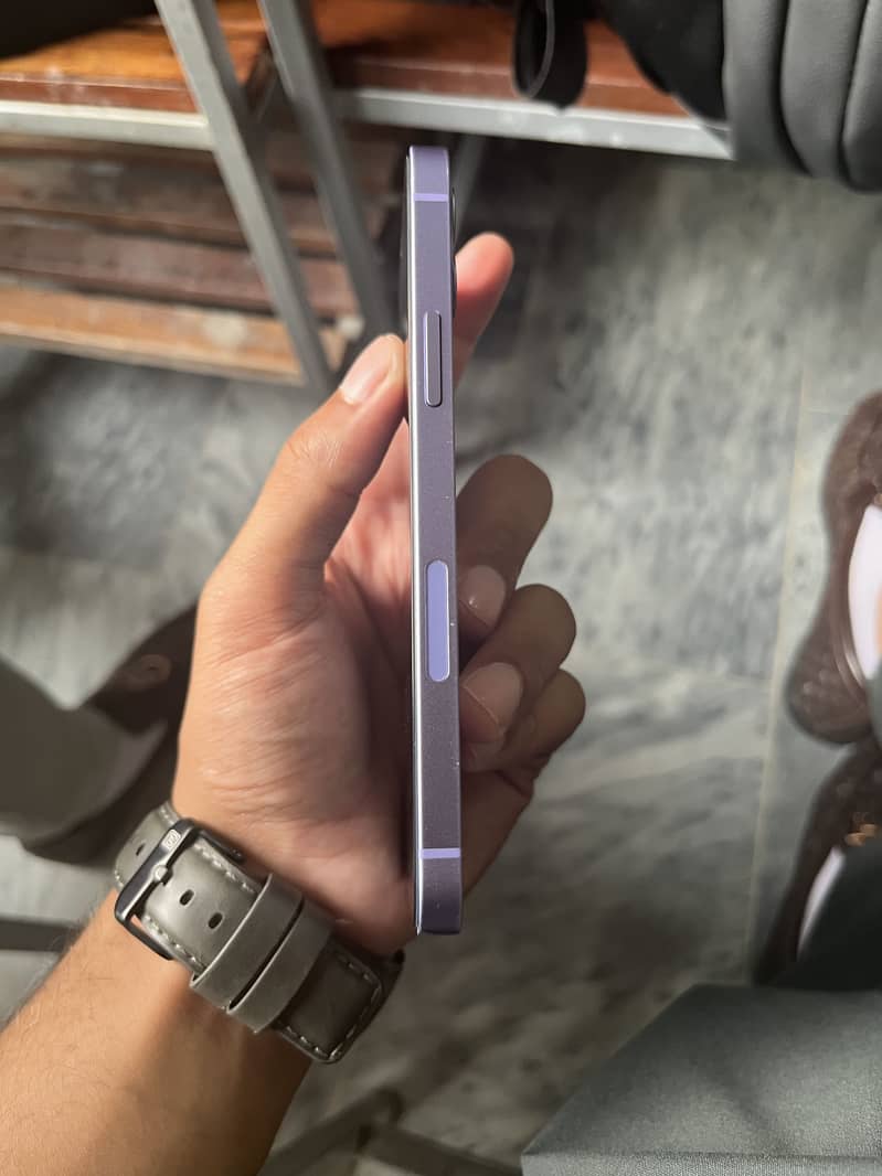 Apple iPhone 12 4
