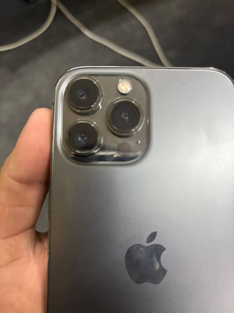 Apple iPhone 13 Pro Max 3