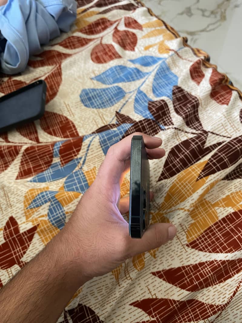 Apple iPhone 12 Pro Max 4