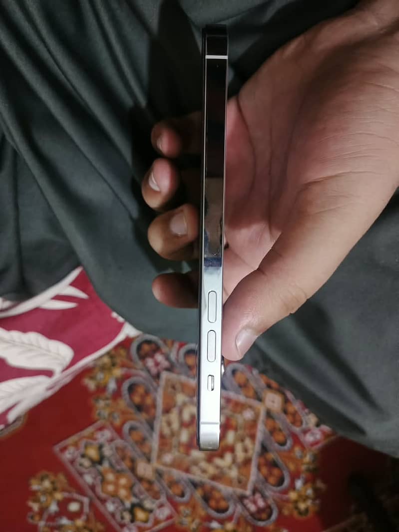 Apple iPhone 14 Pro Max 3