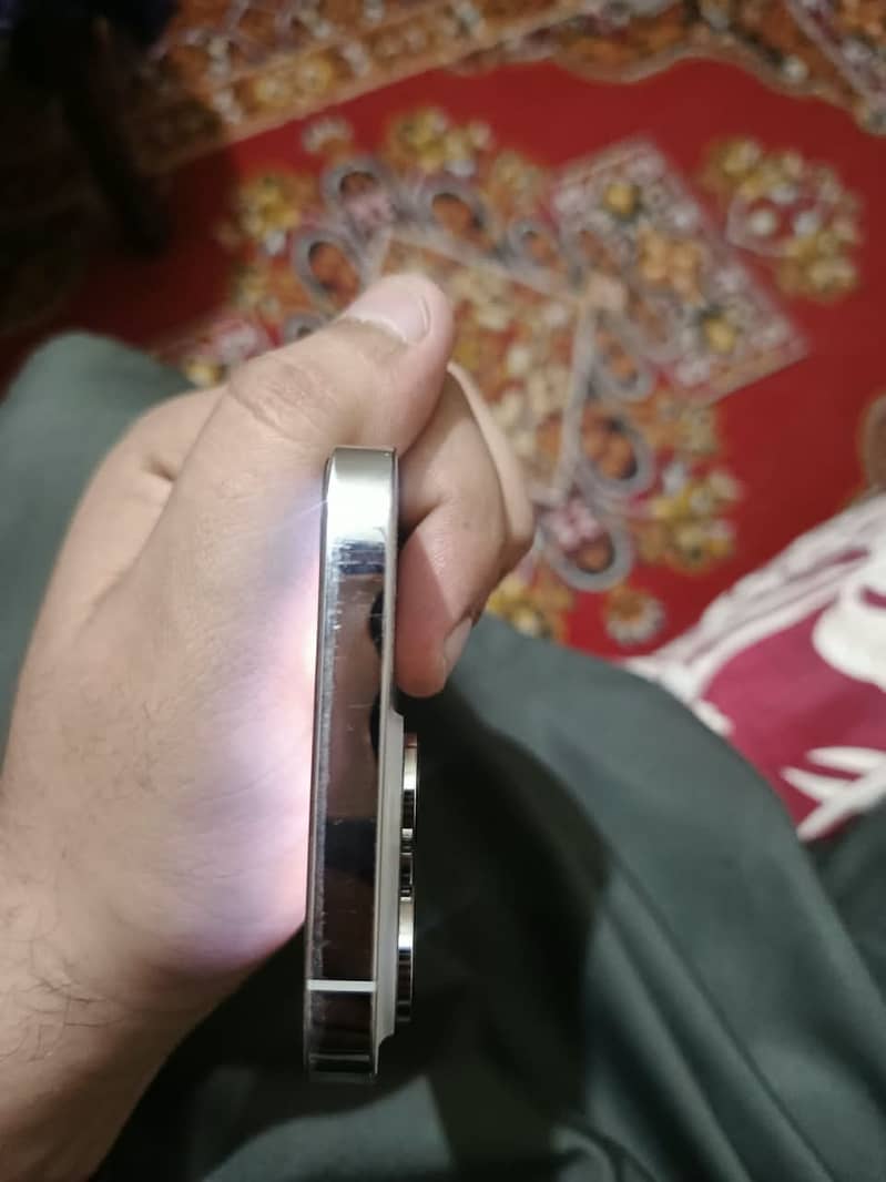 Apple iPhone 14 Pro Max 4