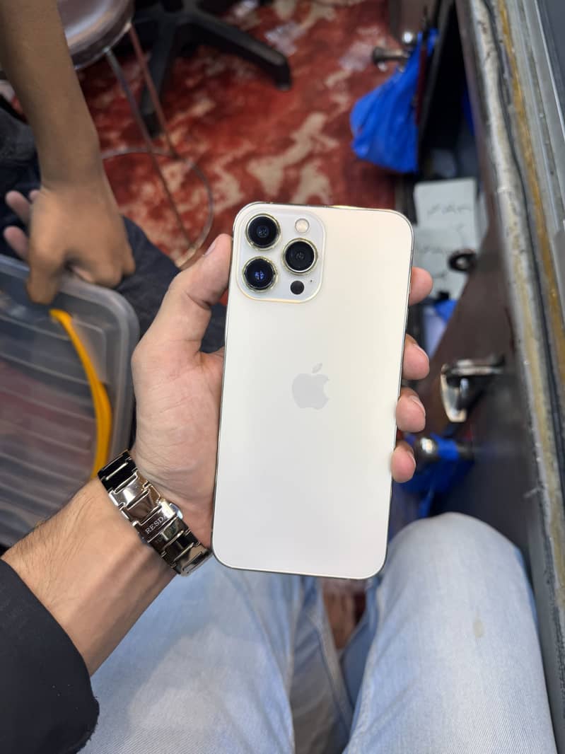 Apple iPhone 13 Pro Max 0