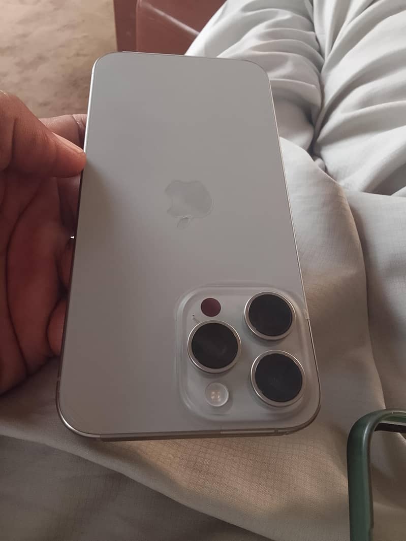 Apple iPhone 15 Pro Max 1
