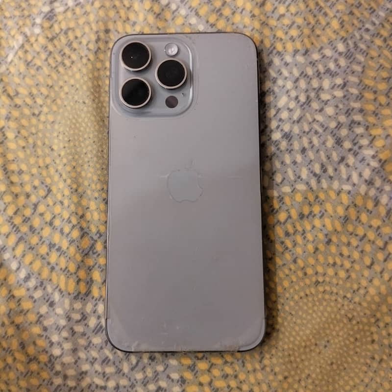 Apple iPhone 15 Pro Max 1