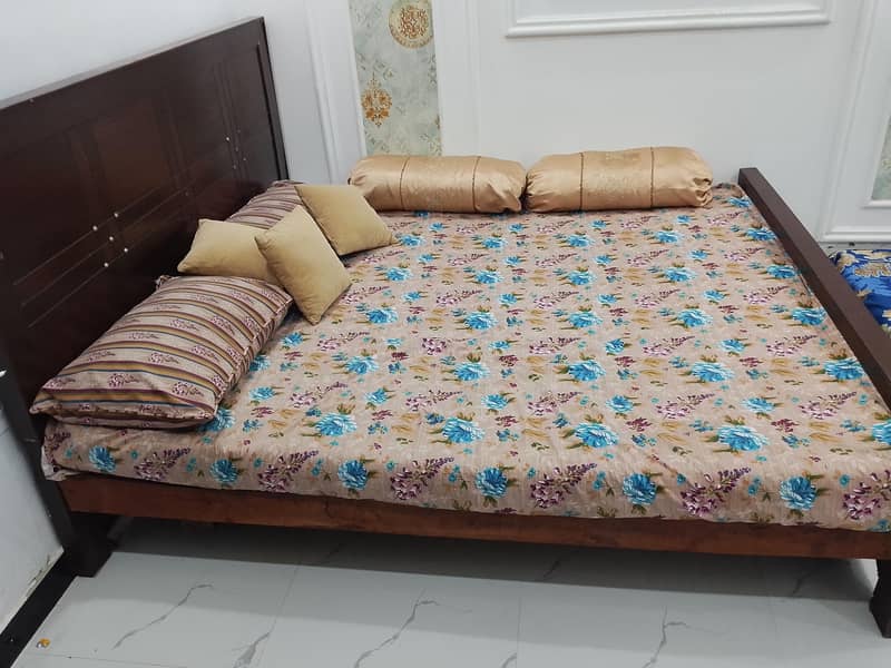 king size bed 0