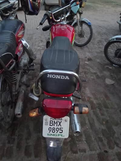 Honda CD 70 red coler for ujant sale