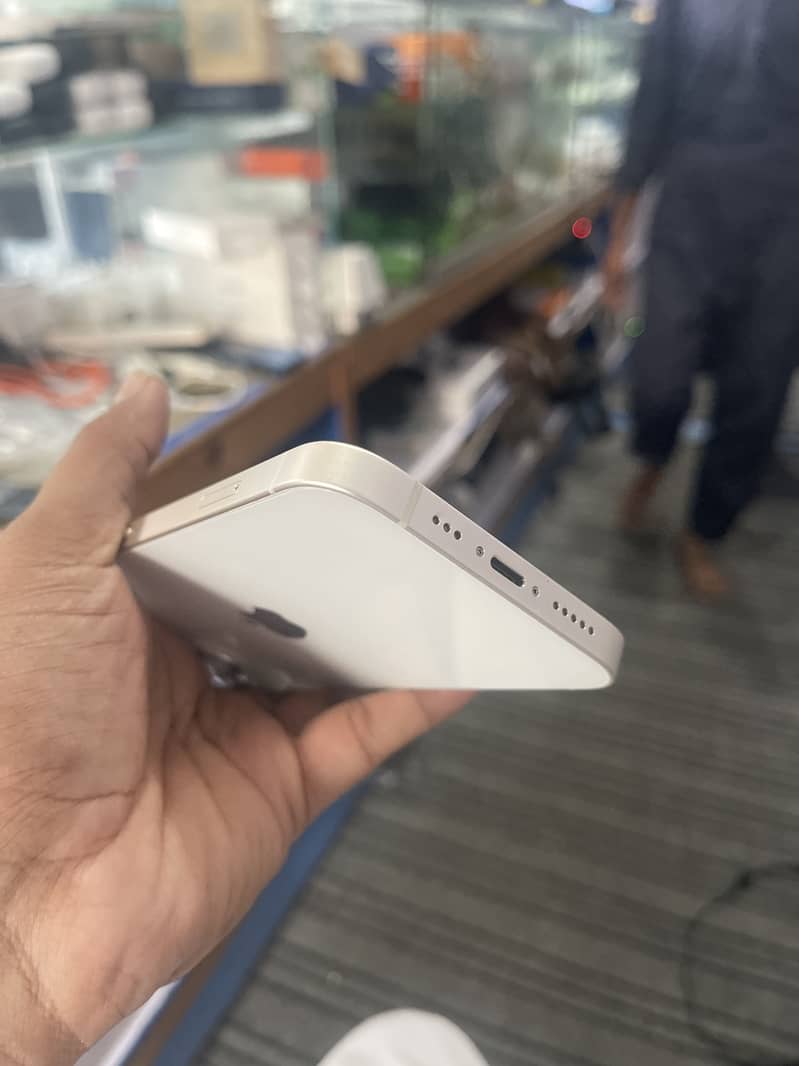 Apple iPhone 14 3