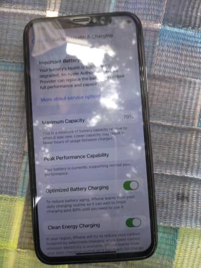 Apple iPhone X all okay hai bs panel main halki line hai