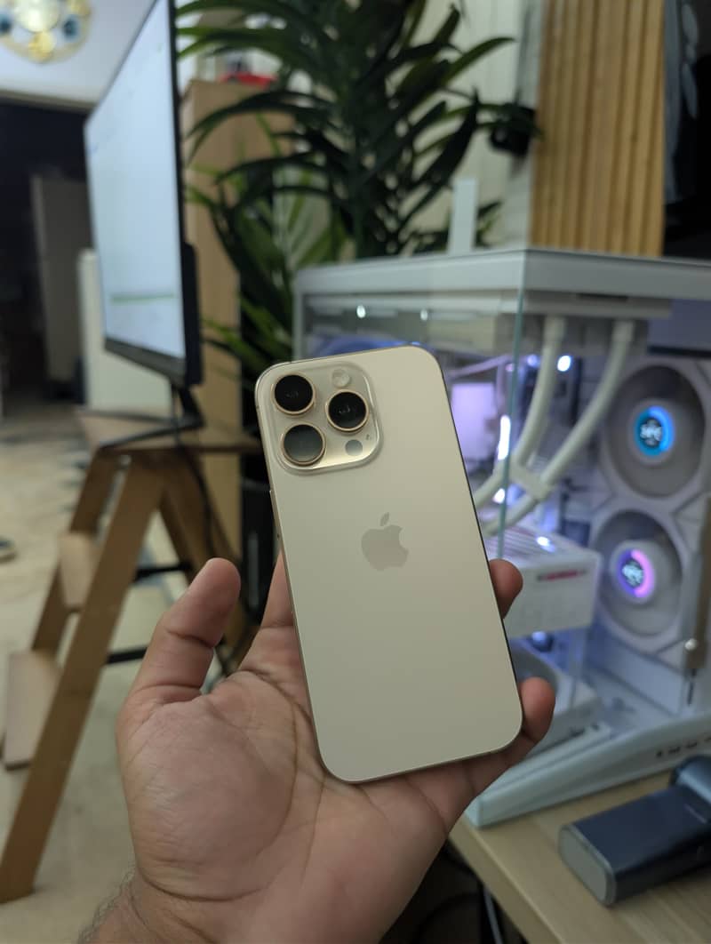 Apple iPhone 16 Pro 2