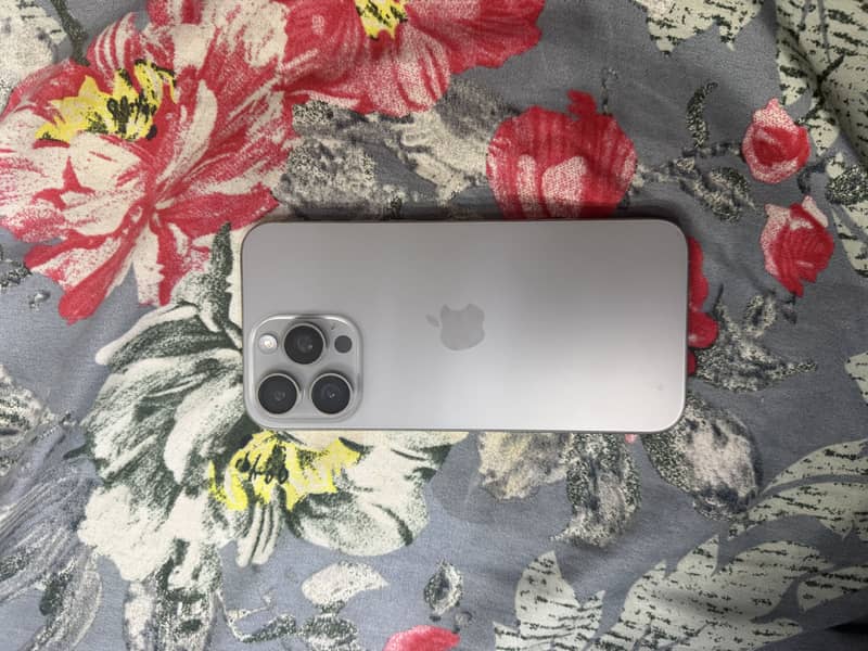 Apple iPhone 15 Pro Max 2