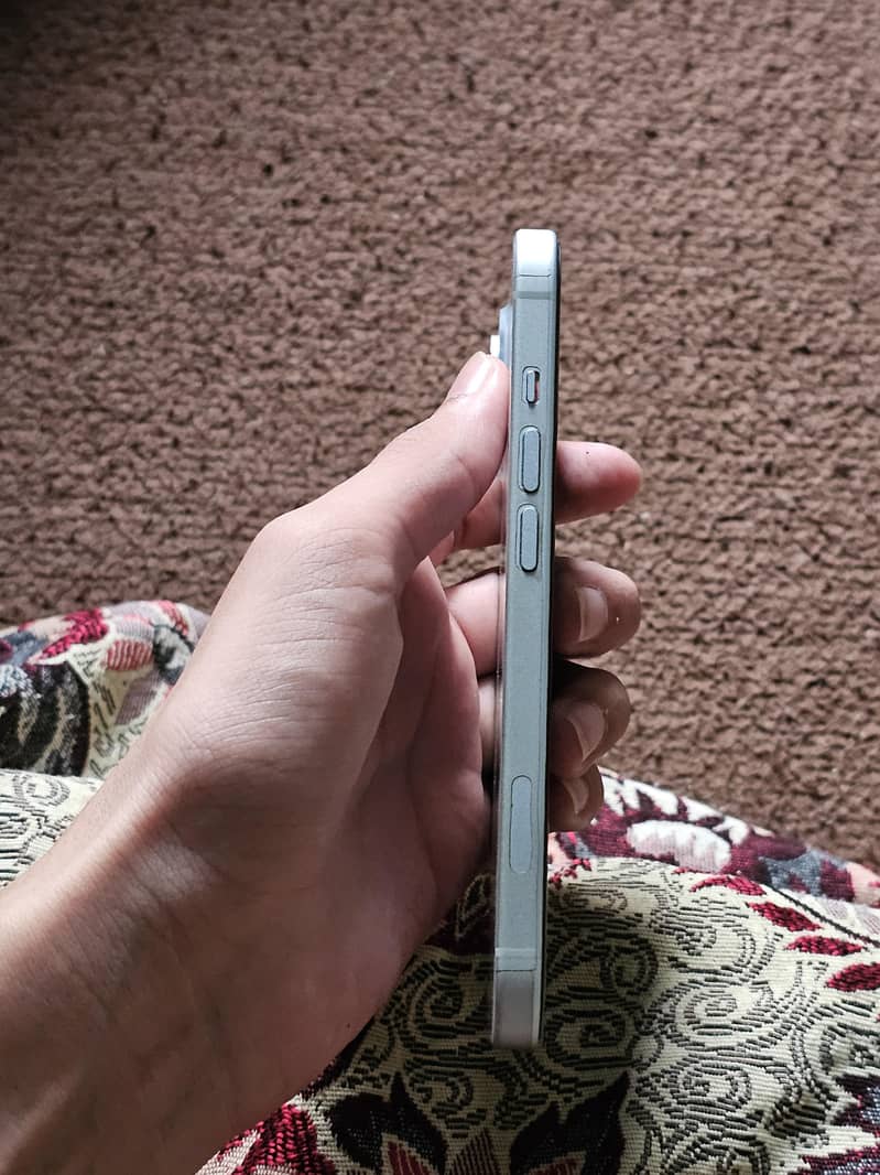 Apple iPhone 15 2