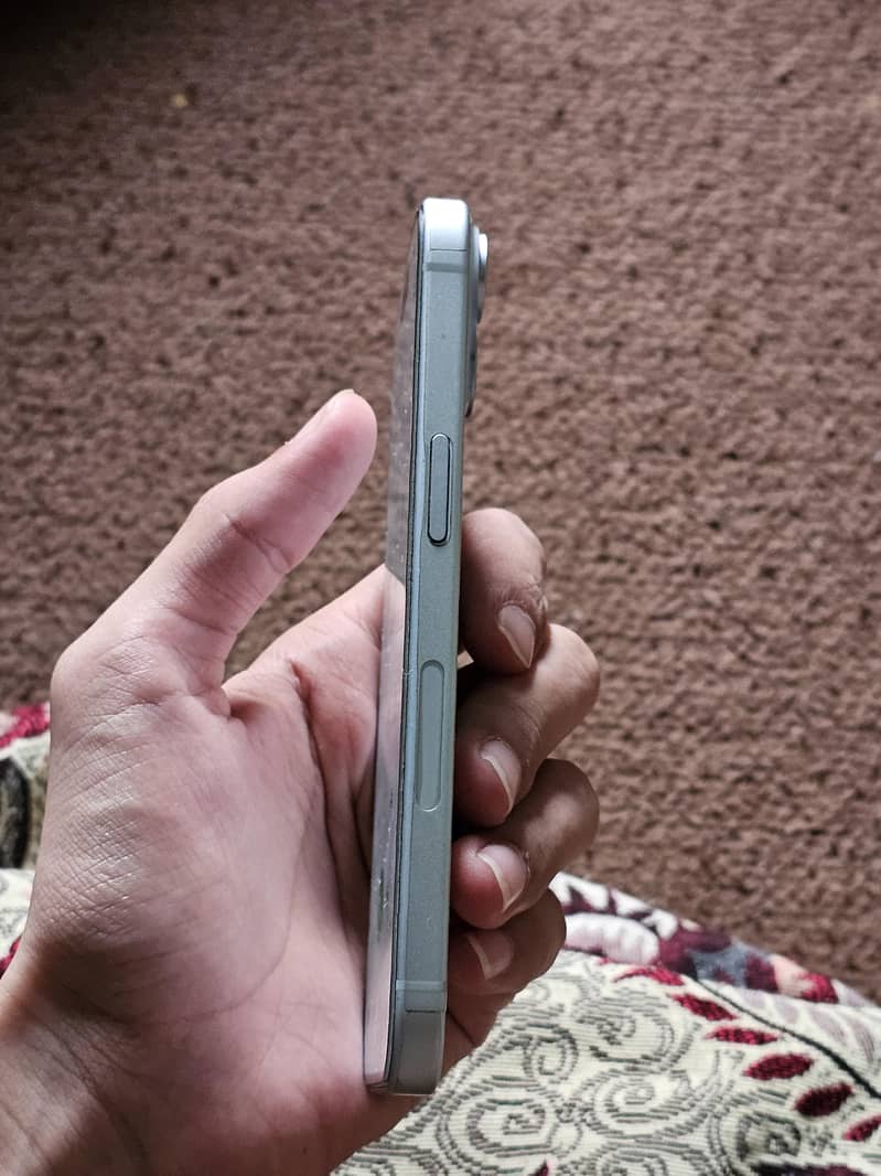 Apple iPhone 15 3