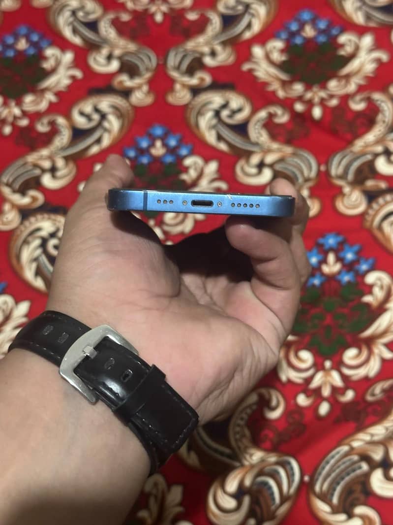Apple iPhone 13 1