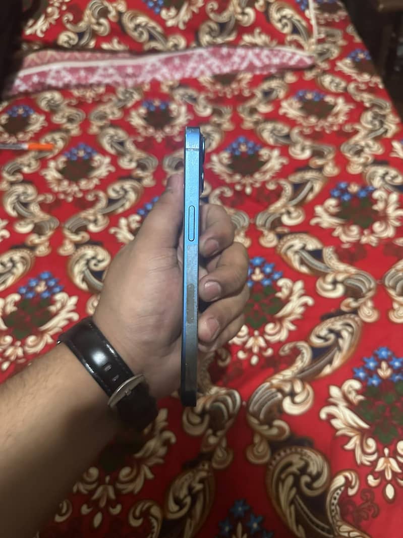 Apple iPhone 13 3