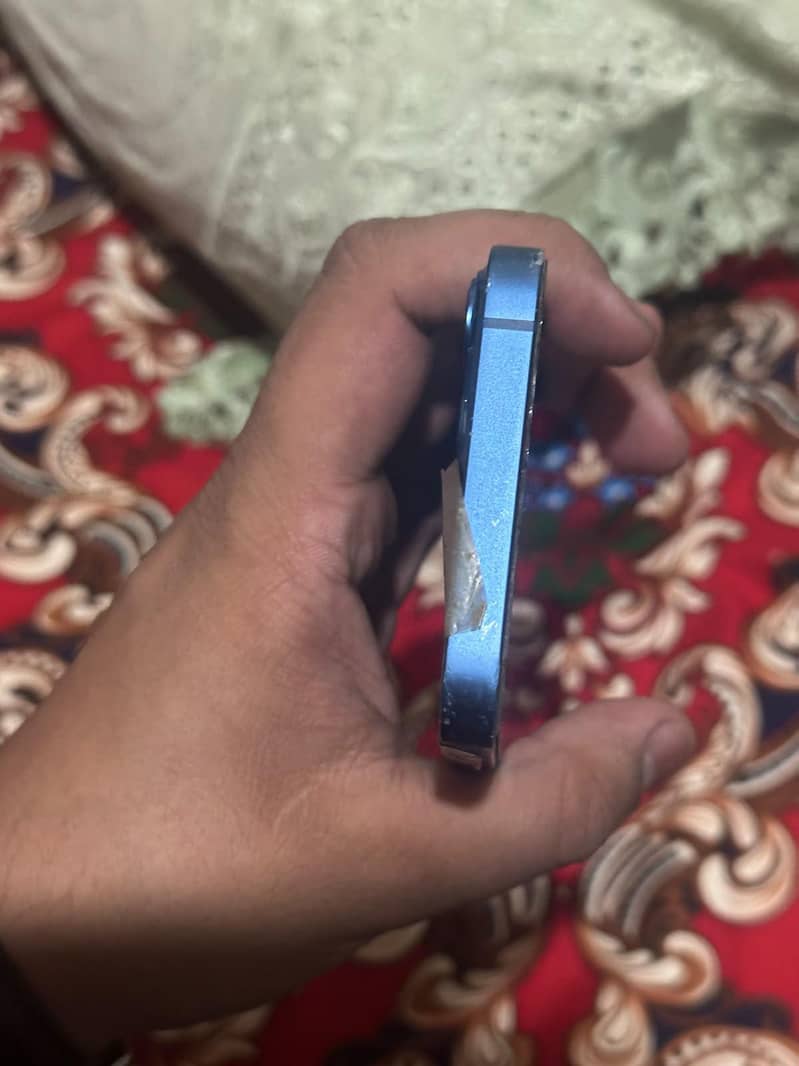 Apple iPhone 13 4