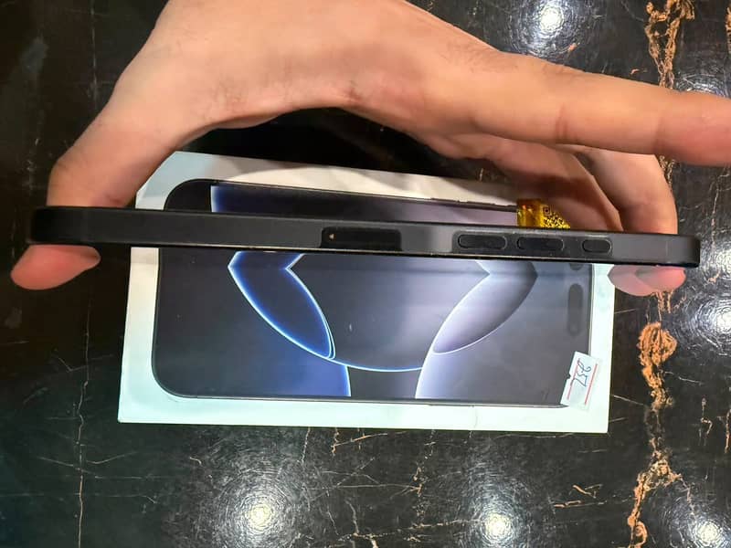 Apple iPhone 16 Pro Max 2