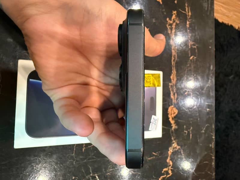 Apple iPhone 16 Pro Max 3