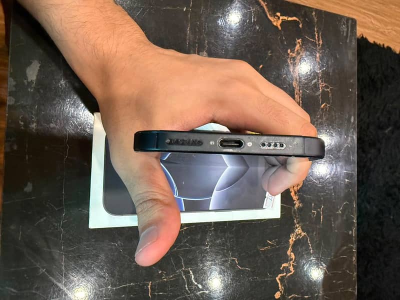 Apple iPhone 16 Pro Max 5