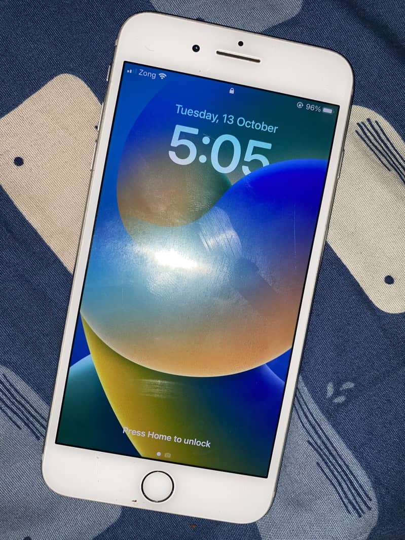 Apple iPhone 8 Plus 1