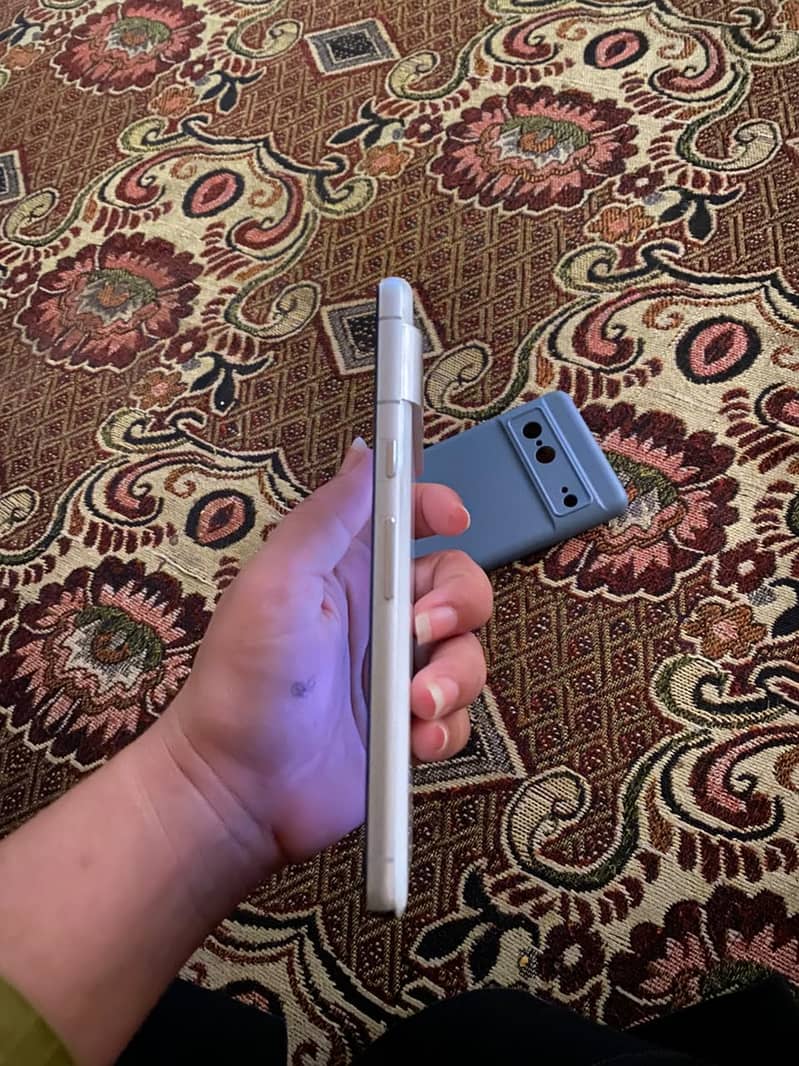 Google Pixel 7 4