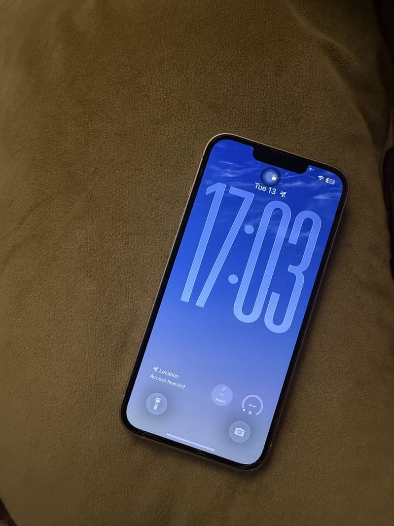 Apple iPhone 13 2