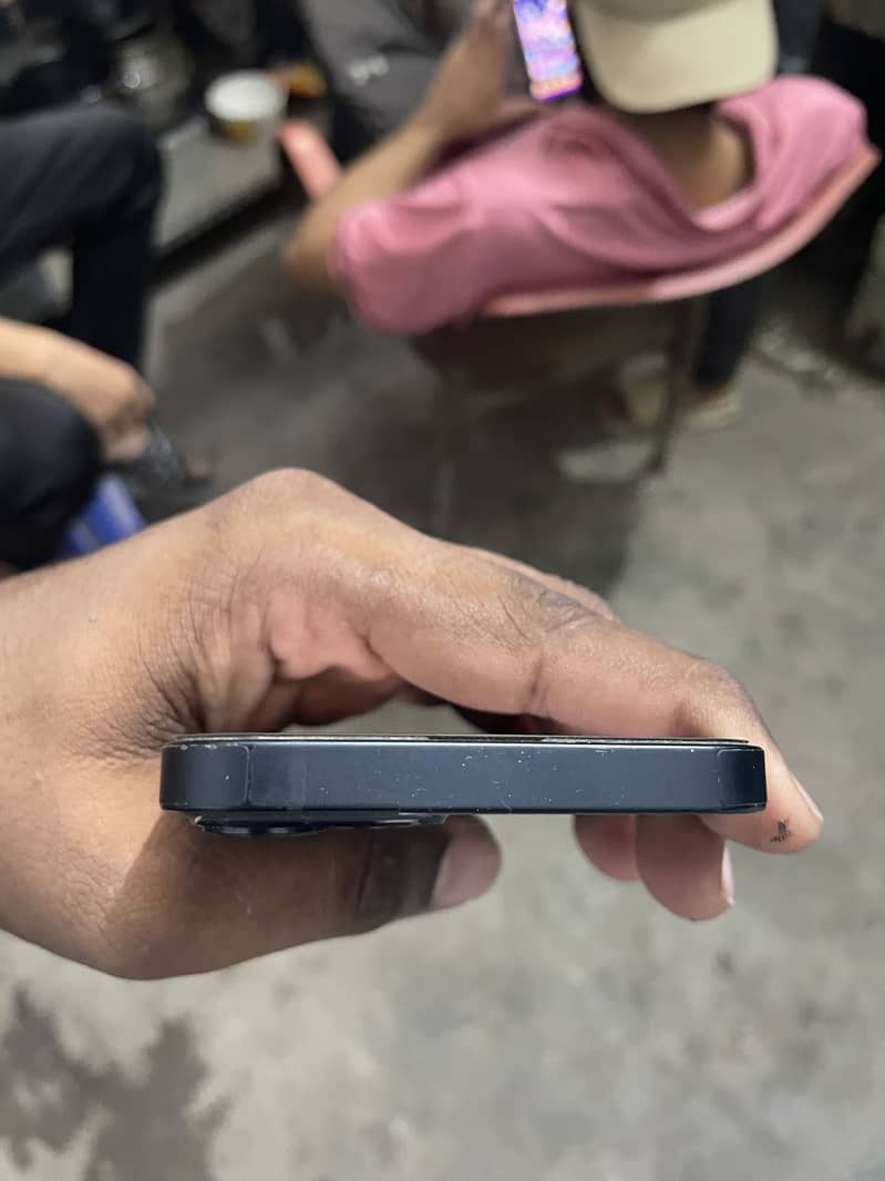 Apple iPhone 13 0