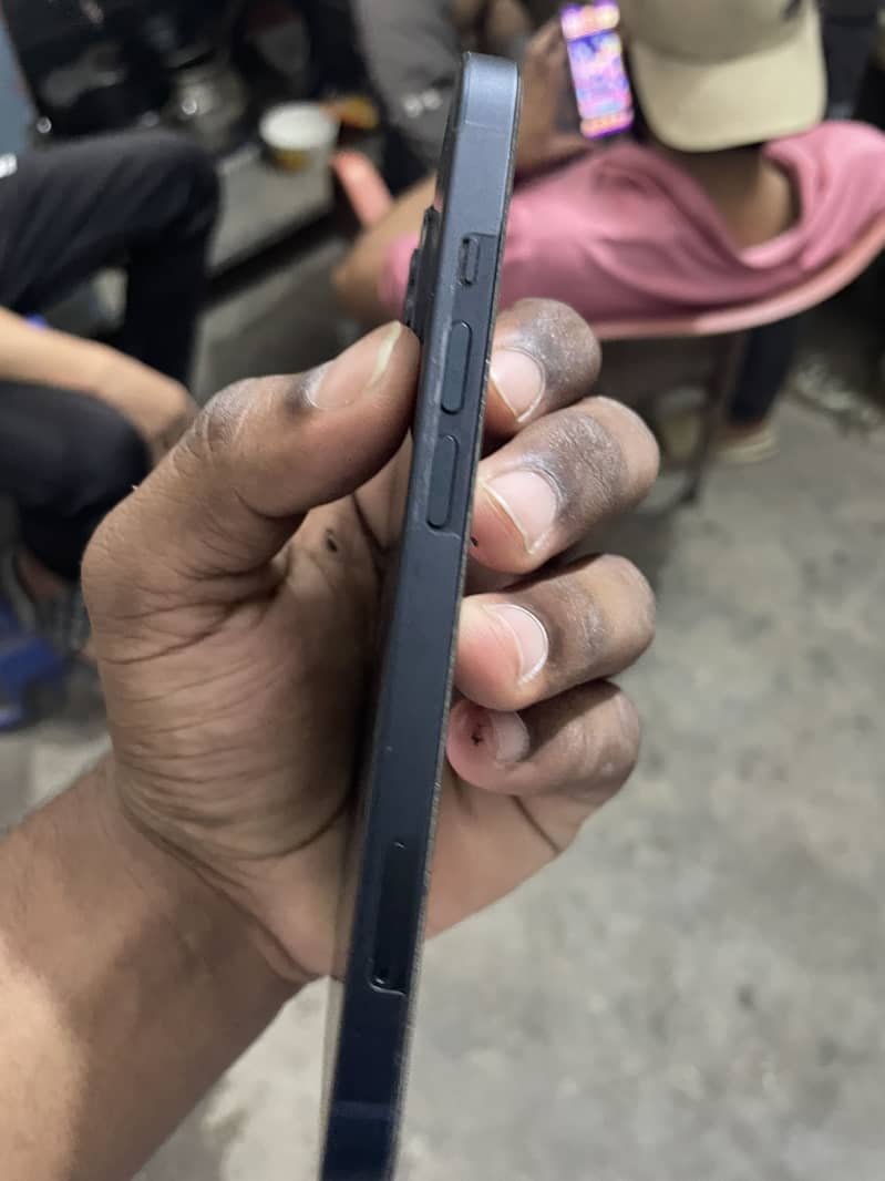 Apple iPhone 13 2