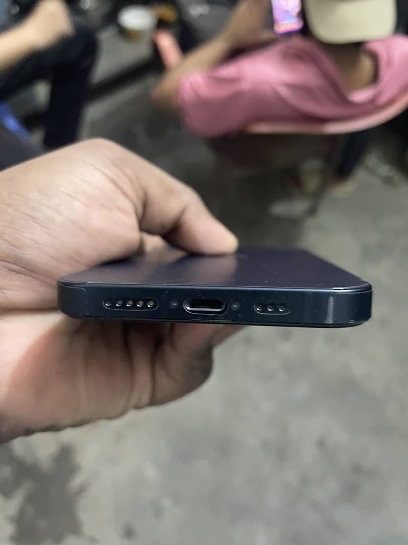 Apple iPhone 13 4